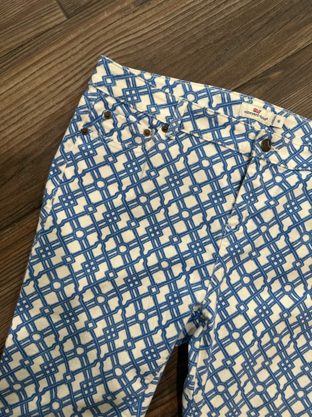 Vineyard Vines Blue & White Lattice Ankle Jeans - Picture 4 of 10